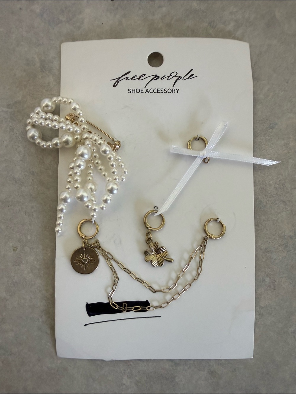 Free People Pearl Bow Shoe Charm Set NWT | Clover & Chain